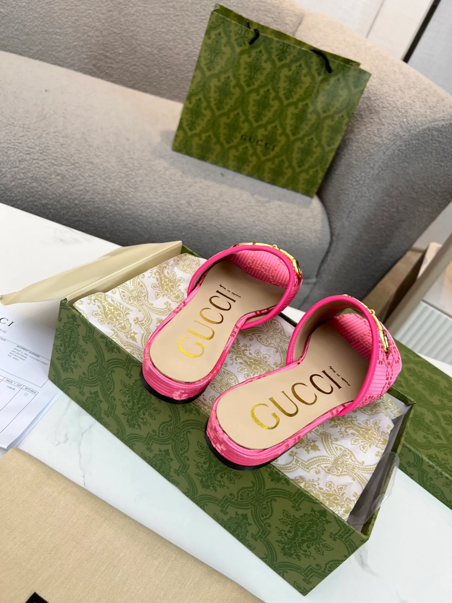 👟👟Ex-factory price 320👟👟 Genuine leather sole +30 👑GUCCI official website's latest hot model, the North Face cooperation model 2023 spring and summer sandals, top quality sale Purchase genuine product development. The material and craftsmanship are consistent with the original version (welcome to compare) Upper: Original jacquard double G cloth ➕Electric embroidery font ~ One-word upper Lining: Mixed sheepskin Outsole: Italian private mold rubber outsole Bottom thickness: flat Size number: 35-43